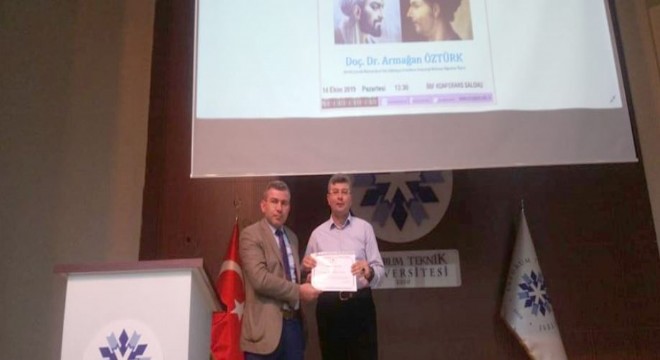 Öztürk ‘Tarih ve Siyasetin Niteliği'ni anlattı