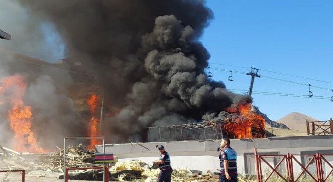 Palandöken Kayak Merkezi'nde yangın