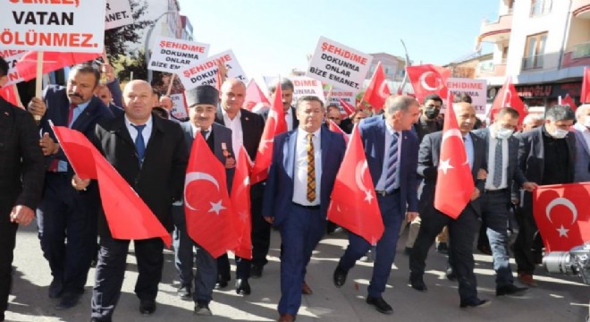 Şehit ailelerinden Lütfü Türkkan'a tepki yürüyüşü