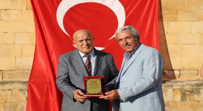 Şehitler anısına 2 bin 23 bayrak dikildi