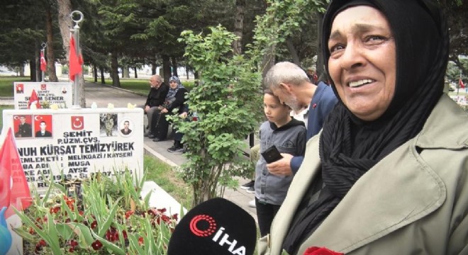 Şehitlikte buruk Anneler Günü