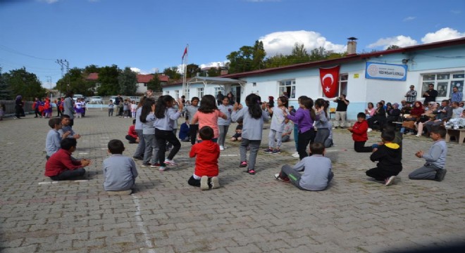 Şenkaya'da İlköğretim Haftası coşkusu