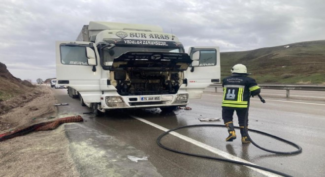 Seyir halindeki tırda yangın çıktı