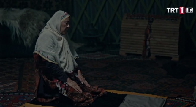 Tahiyatta besmele olur mu?...