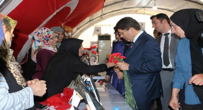 Tunç'tan nöbetteki Ailelere destek