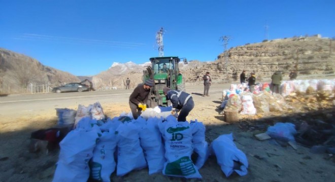 Uzundere'den deprem bölgesine yakacak odun desteği