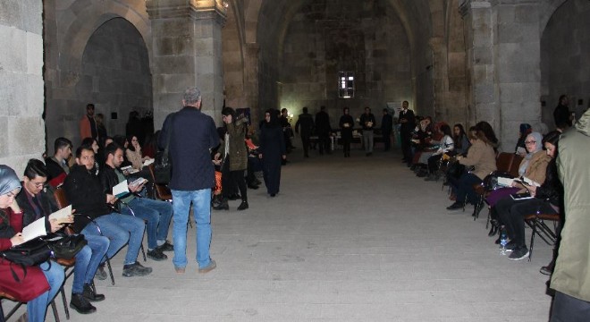 Yakutiye Medresesinde kitap okuma etkinliği