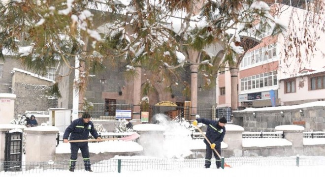 Yakutiye'de karla mücadele seferberliği