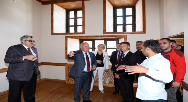 Yerhov'dan Sekmen'e Puşkin Müzesi teşekkürü