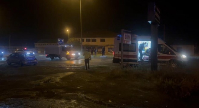 Yolcu otobüsü ile otomobil çarpıştı: 1 yaralı