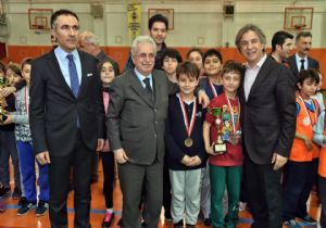 Yaylalı Çocukların coşkusunu paylaştı